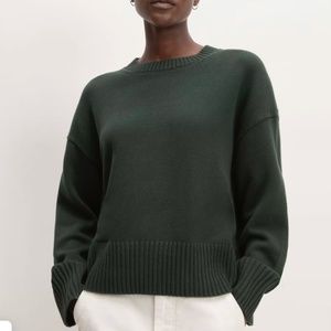 Everlane organic cotton crew sweater in scarab (forest green); size xxs